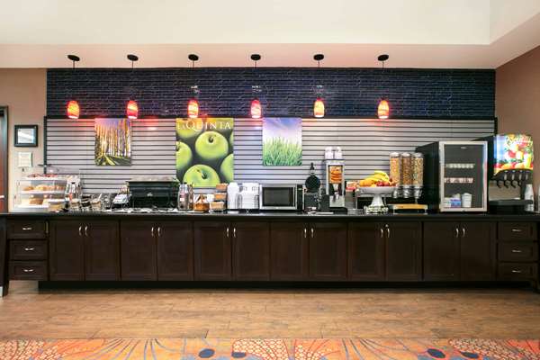  - La Quinta Inn & Suites Denton - I-35, Exit 469