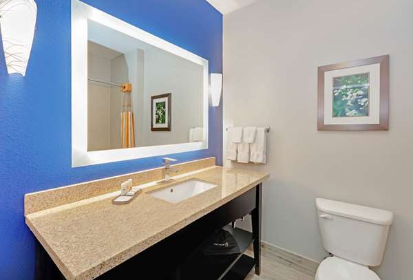  - La Quinta Inn & Suites Denton - I-35, Exit 469