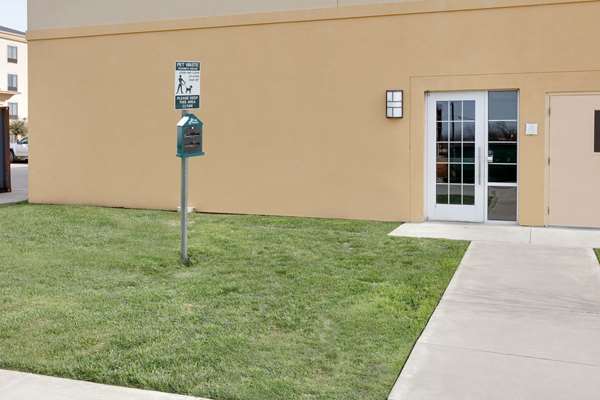  - La Quinta Inn & Suites Denton - I-35, Exit 469