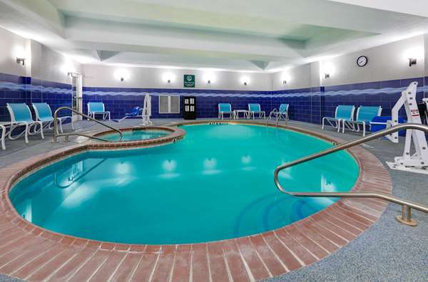 Pool - La Quinta Inn & Suites Denton - I-35, Exit 469