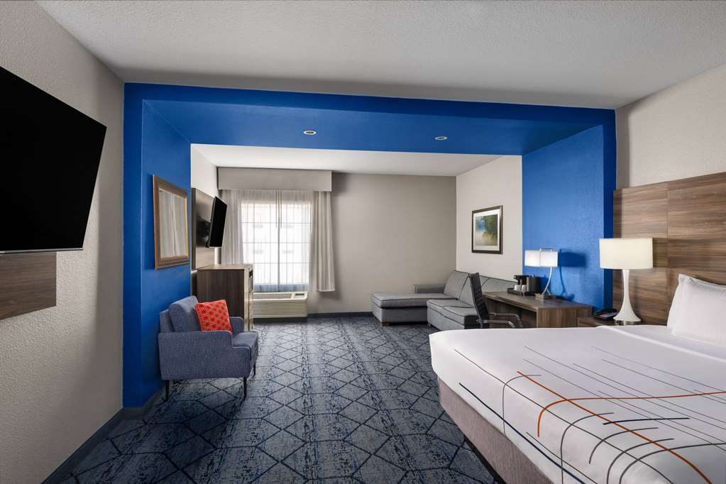 LA QUINTA INN STE DENTON UNIV DR-guestroom-Guest Room,On-Site.jpg