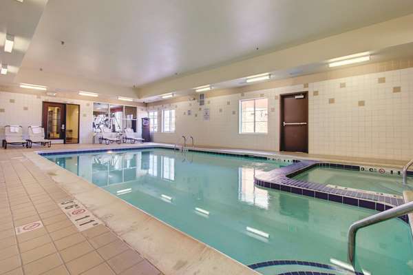 Pool - La Quinta Inn & Suites Gateway Park Denver - I-70, Exit 281 & 282