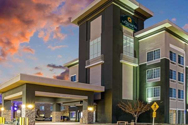 Exterior view - La Quinta Inn & Suites Gateway Park Denver - I-70, Exit 281 & 282