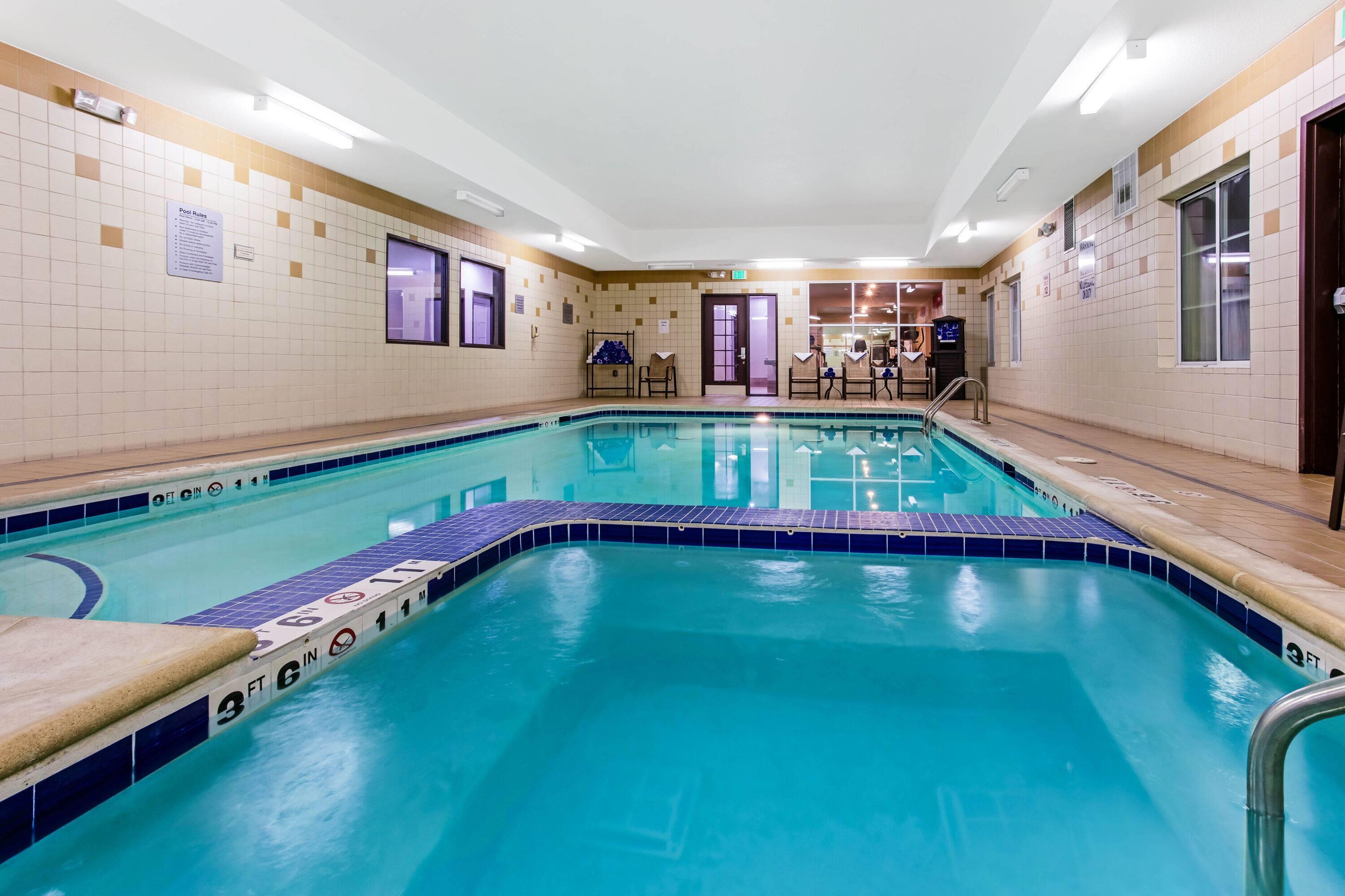 Pool | La Quinta Inn & Suites by Wyndham Denver Gateway Park