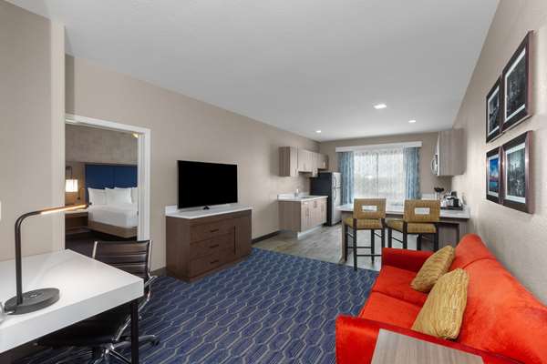 Suite - La Quinta Inn & Suites Channelview Houston