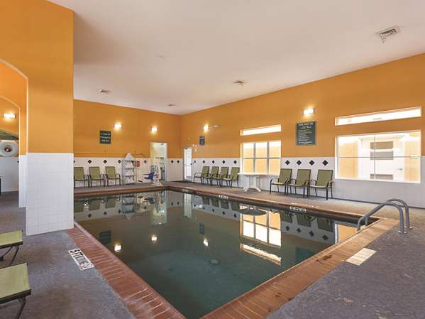 Pool - La Quinta Inn & Suites Channelview Houston