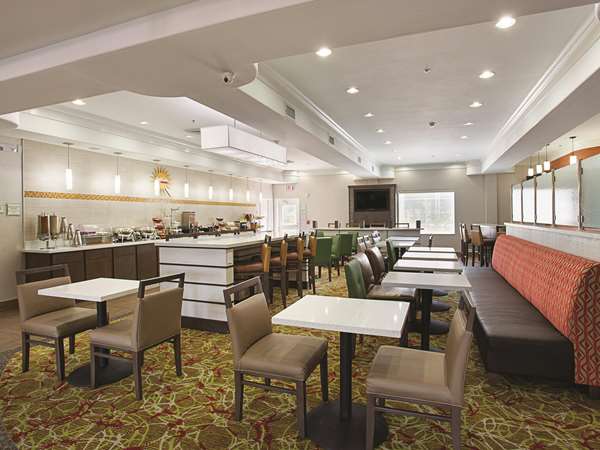 Amenities - La Quinta Inn & Suites Channelview Houston