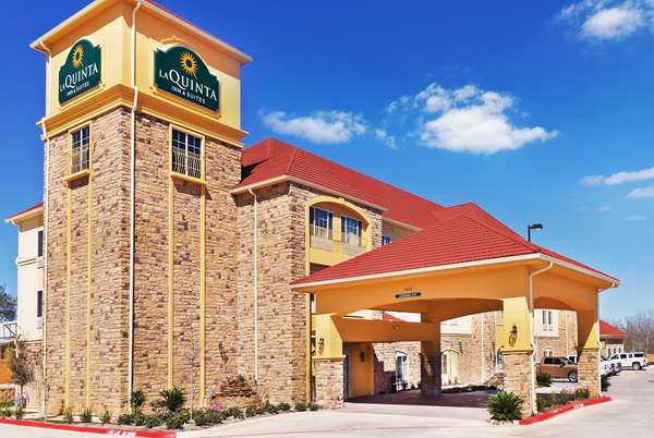 Exterior view - La Quinta Inn & Suites Floresville