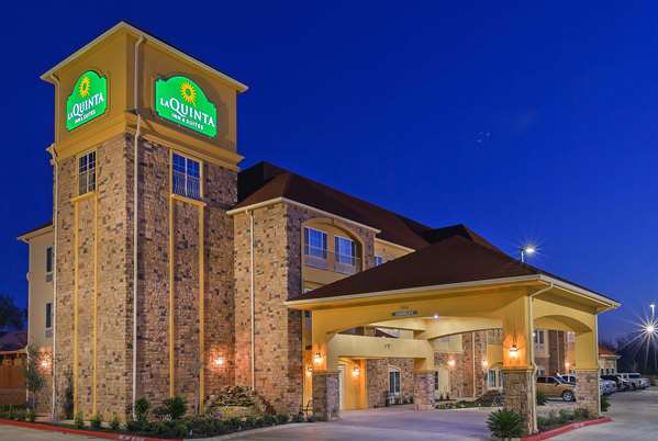 Exterior view - La Quinta Inn & Suites Floresville