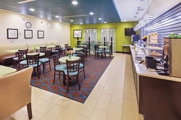  - La Quinta Inn & Suites Floresville