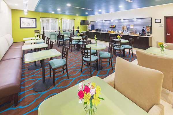  - La Quinta Inn & Suites Floresville