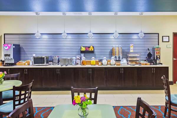  - La Quinta Inn & Suites Floresville