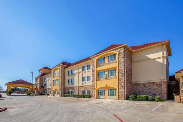 Exterior view - La Quinta Inn & Suites Floresville