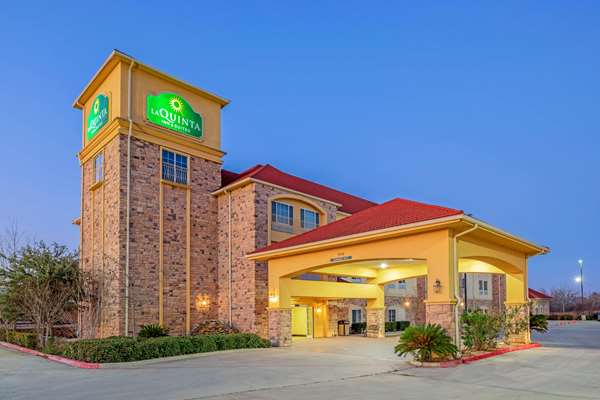 Exterior view - La Quinta Inn & Suites Floresville