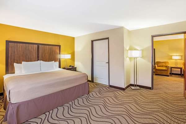 Suite - La Quinta Inn & Suites Floresville