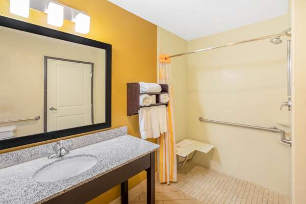  - La Quinta Inn & Suites Floresville