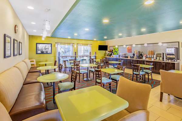  - La Quinta Inn & Suites Floresville