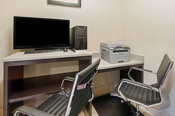 Conference Area - La Quinta Inn & Suites Ada