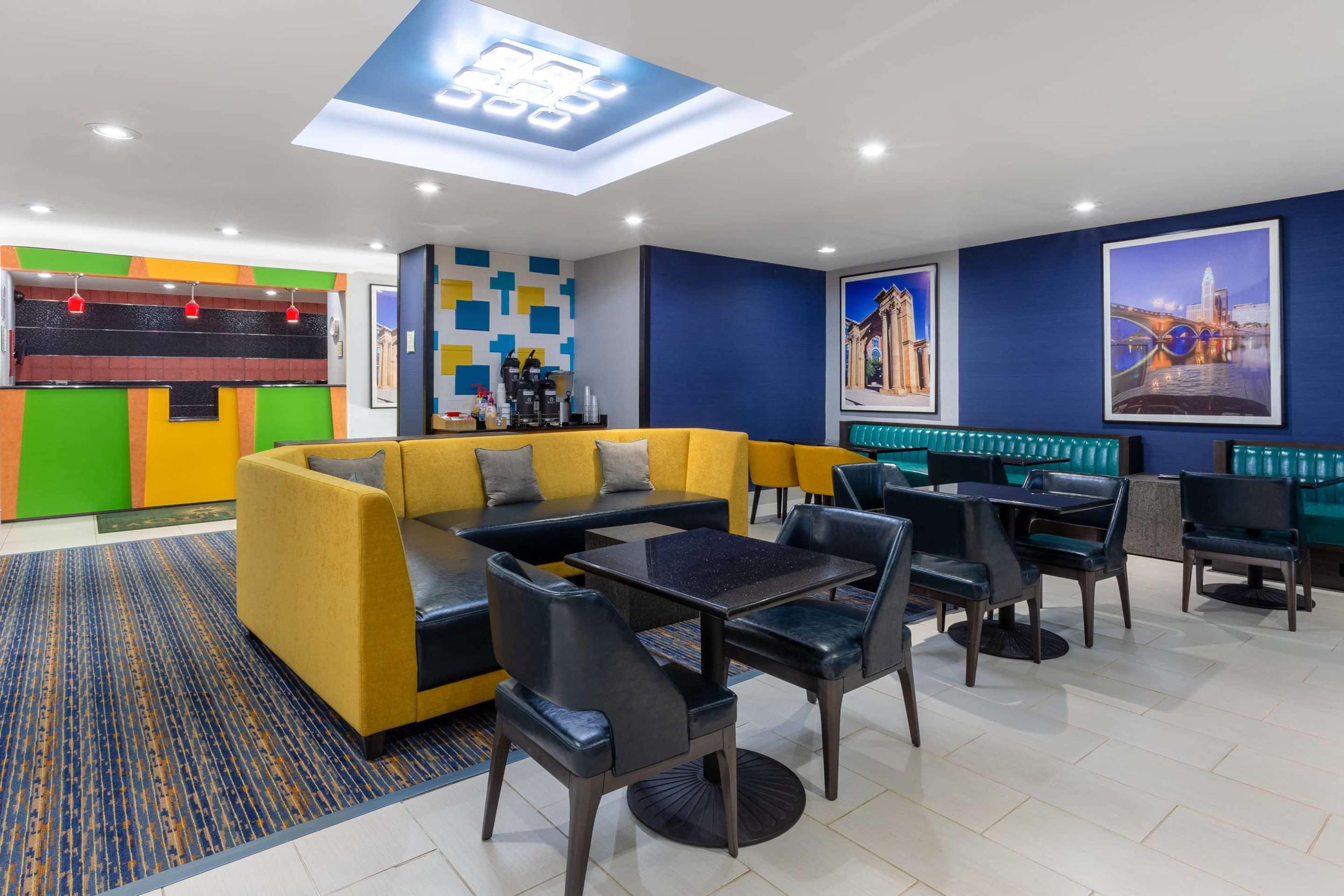 Lobby | La Quinta Inn & Suites by Wyndham Columbus West - Hilliard