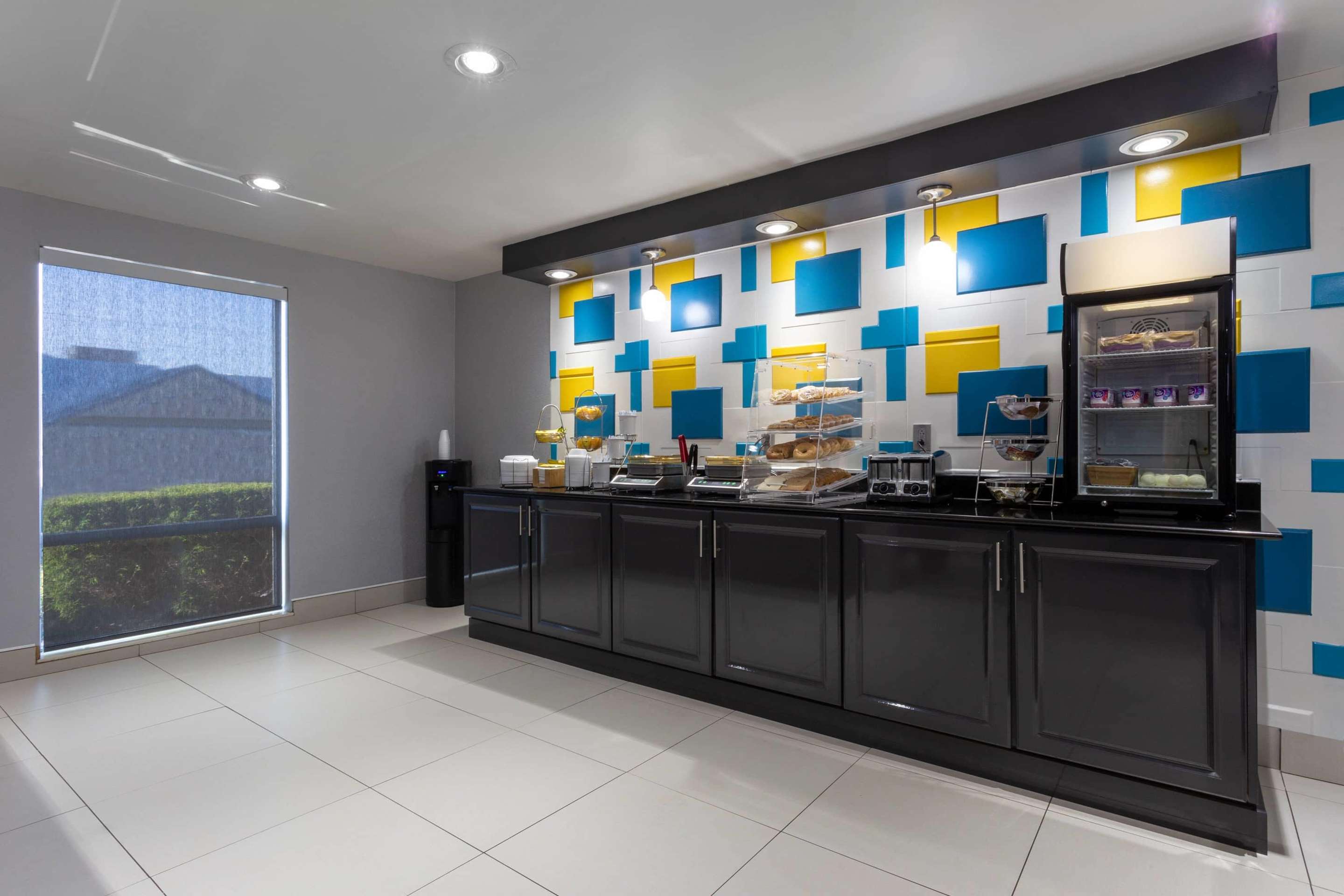 Property amenity | La Quinta Inn & Suites by Wyndham Columbus West - Hilliard