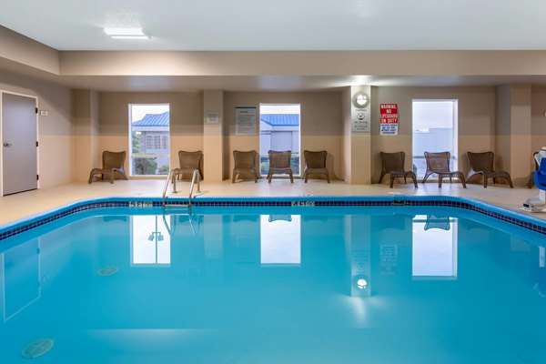 Pool - La Quinta Inn & Suites West Columbus - I-70, Exit 91