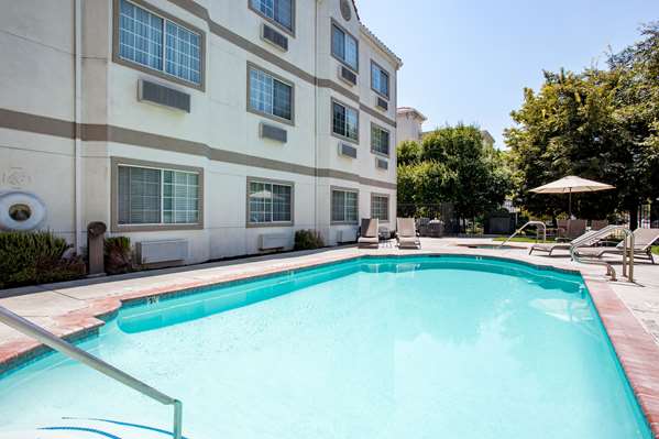 Pool - La Quinta Inn & Suites Davis - I-80, Exit 72