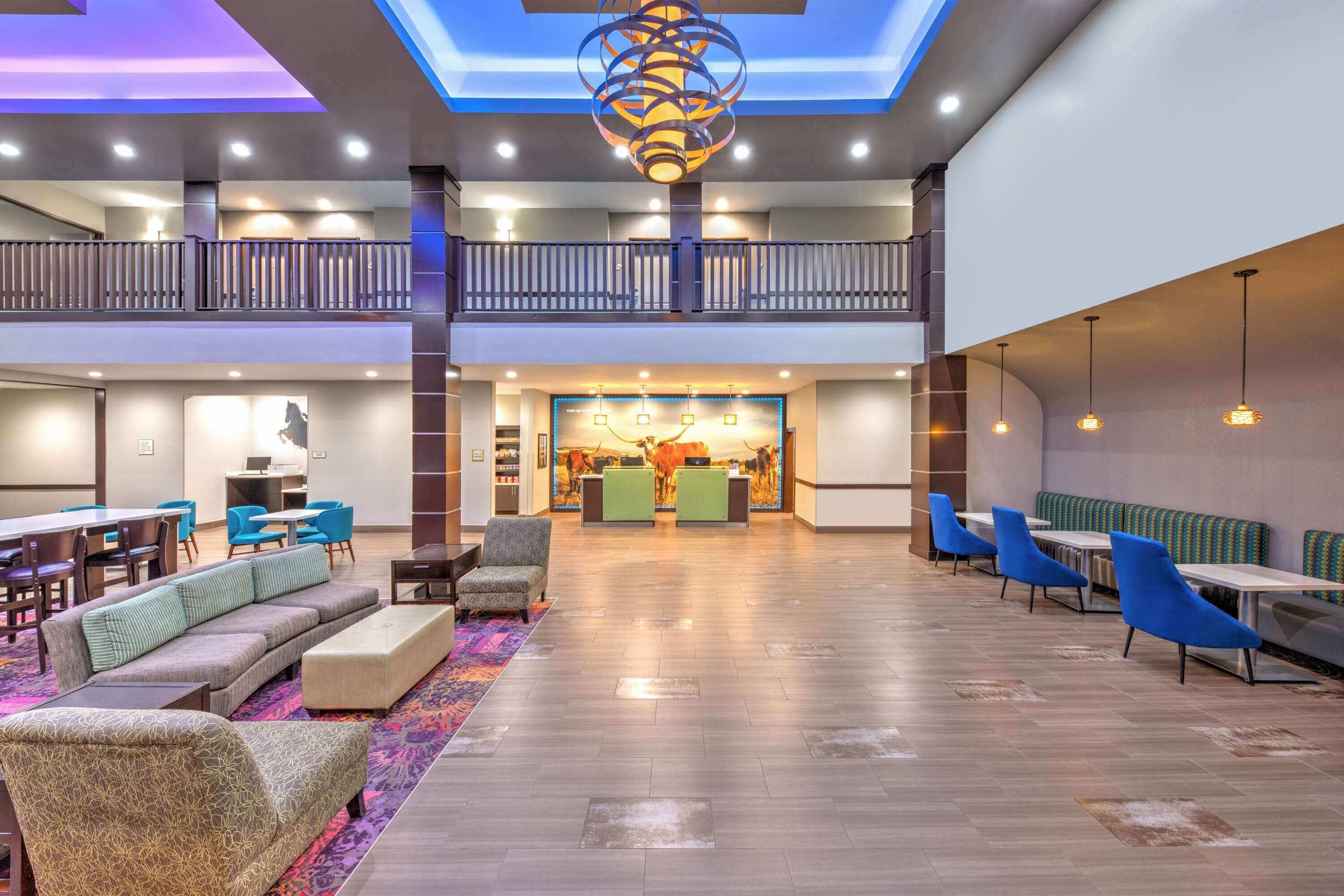 Lobby | La Quinta Inn & Suites by Wyndham Tyler - University Area