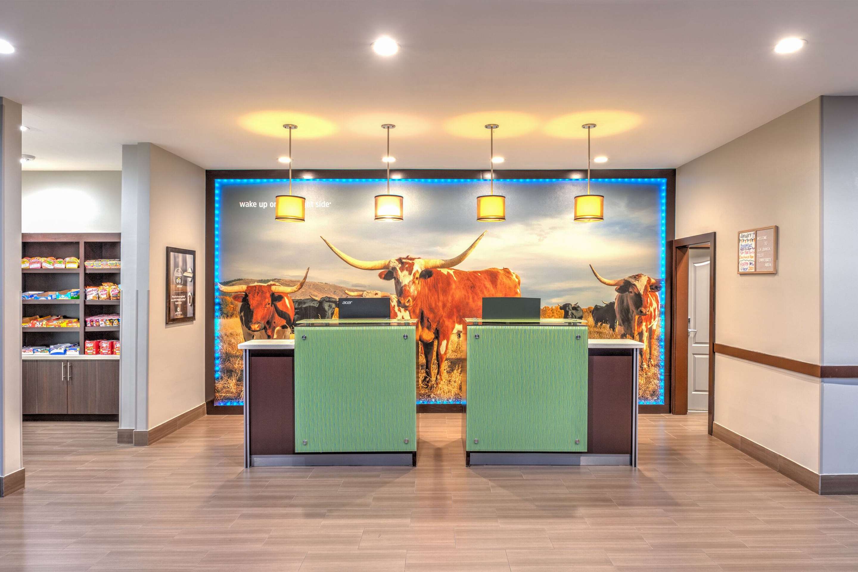 Reception | La Quinta Inn & Suites by Wyndham Tyler - University Area