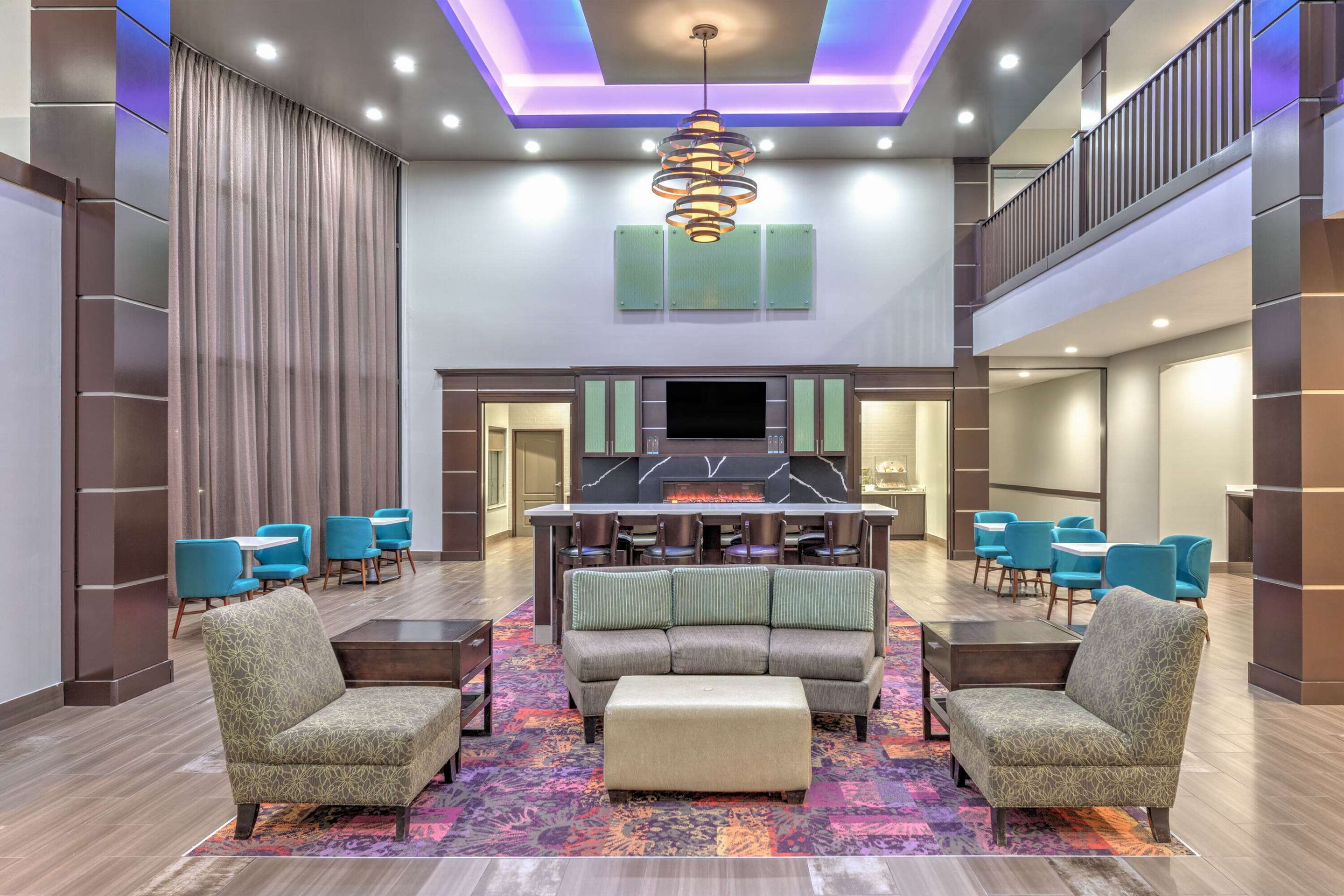 Lobby | La Quinta Inn & Suites by Wyndham Tyler - University Area