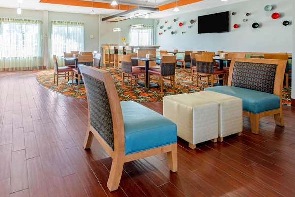  - La Quinta Inn & Suites Leesville