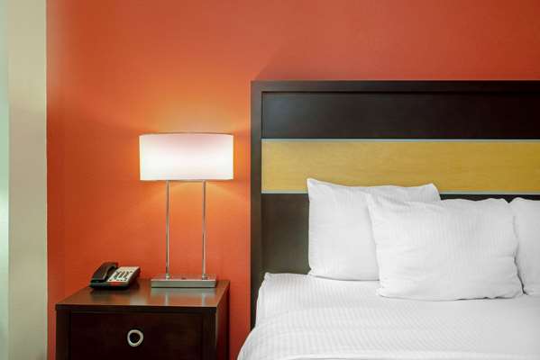  - La Quinta Inn & Suites Leesville
