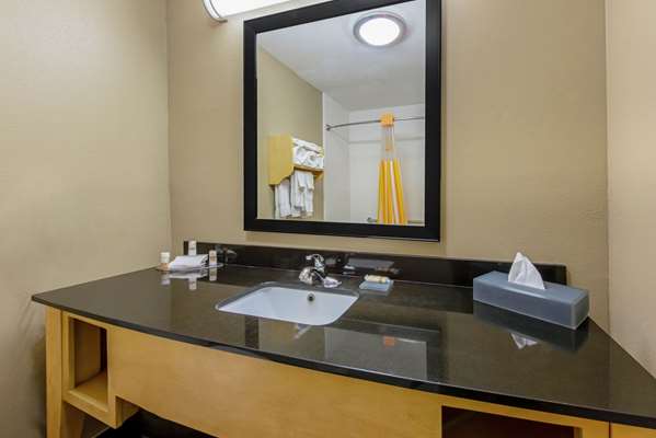  - La Quinta Inn & Suites Leesville