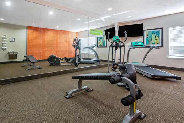 Fitness/ Exercise Room - La Quinta Inn & Suites Leesville