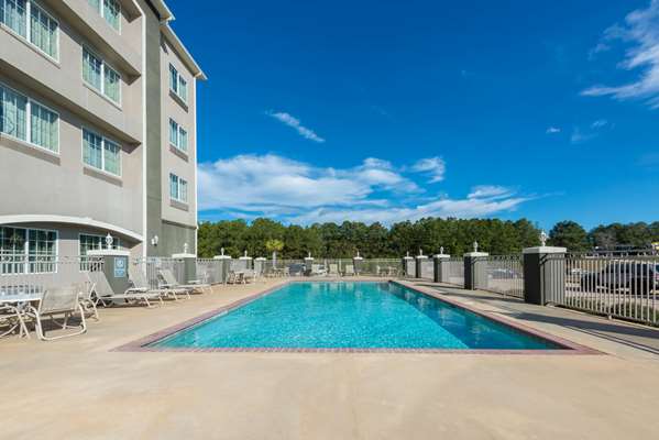 Pool - La Quinta Inn & Suites Leesville