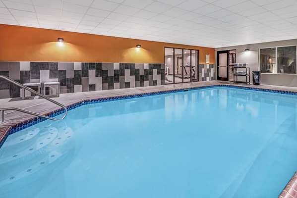Pool - La Quinta Inn & Suites Kennewick