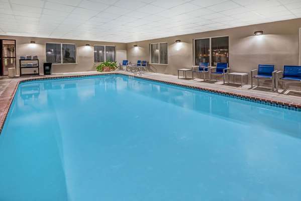Pool - La Quinta Inn & Suites Kennewick