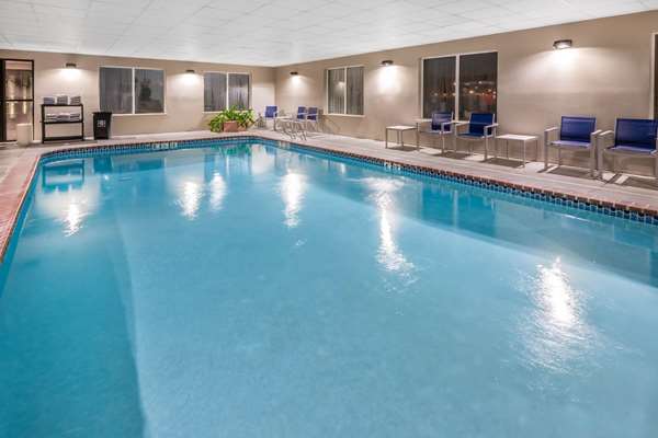 Pool - La Quinta Inn & Suites Kennewick