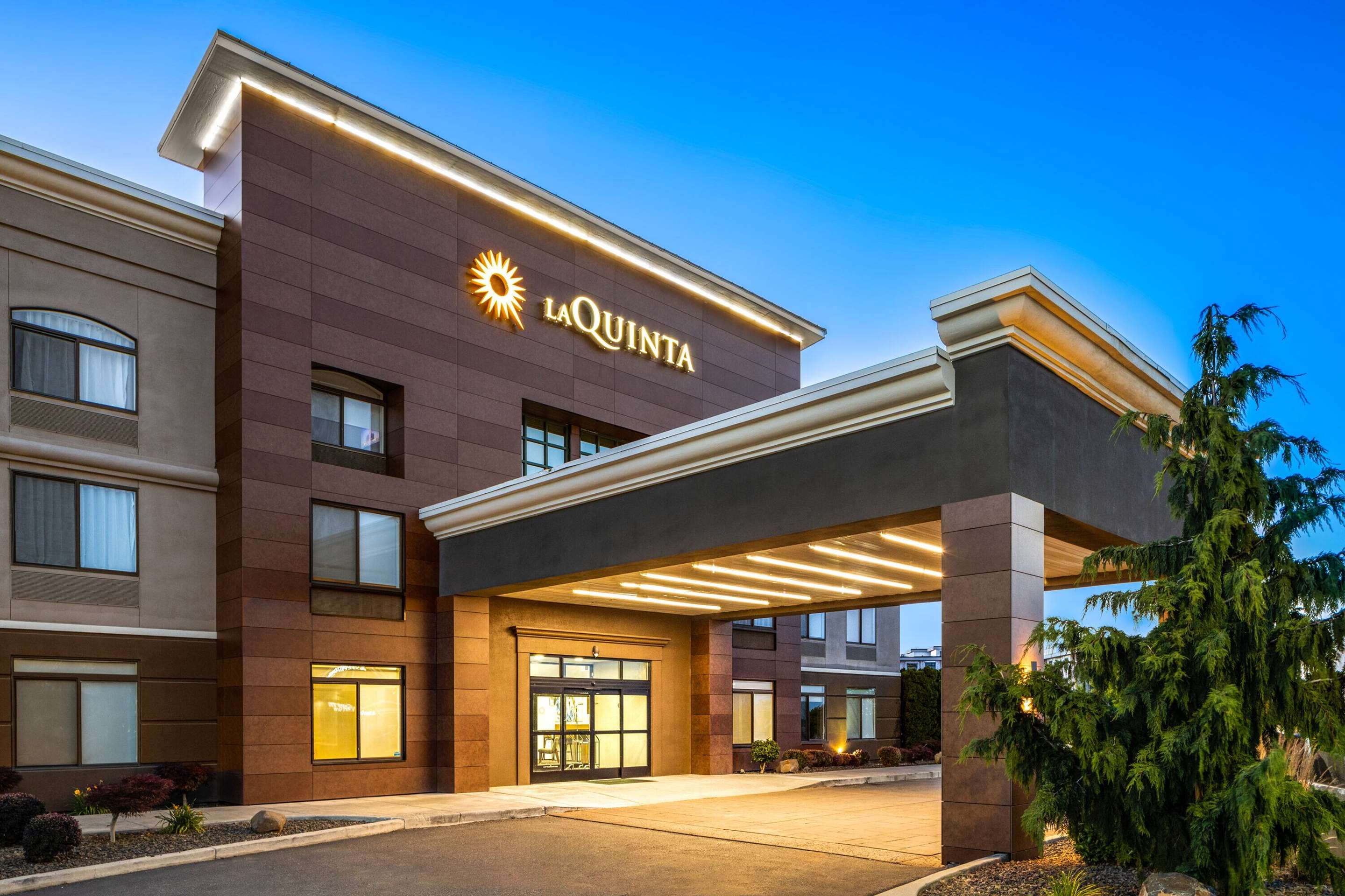 Exterior | La Quinta Inn & Suites by Wyndham Kennewick