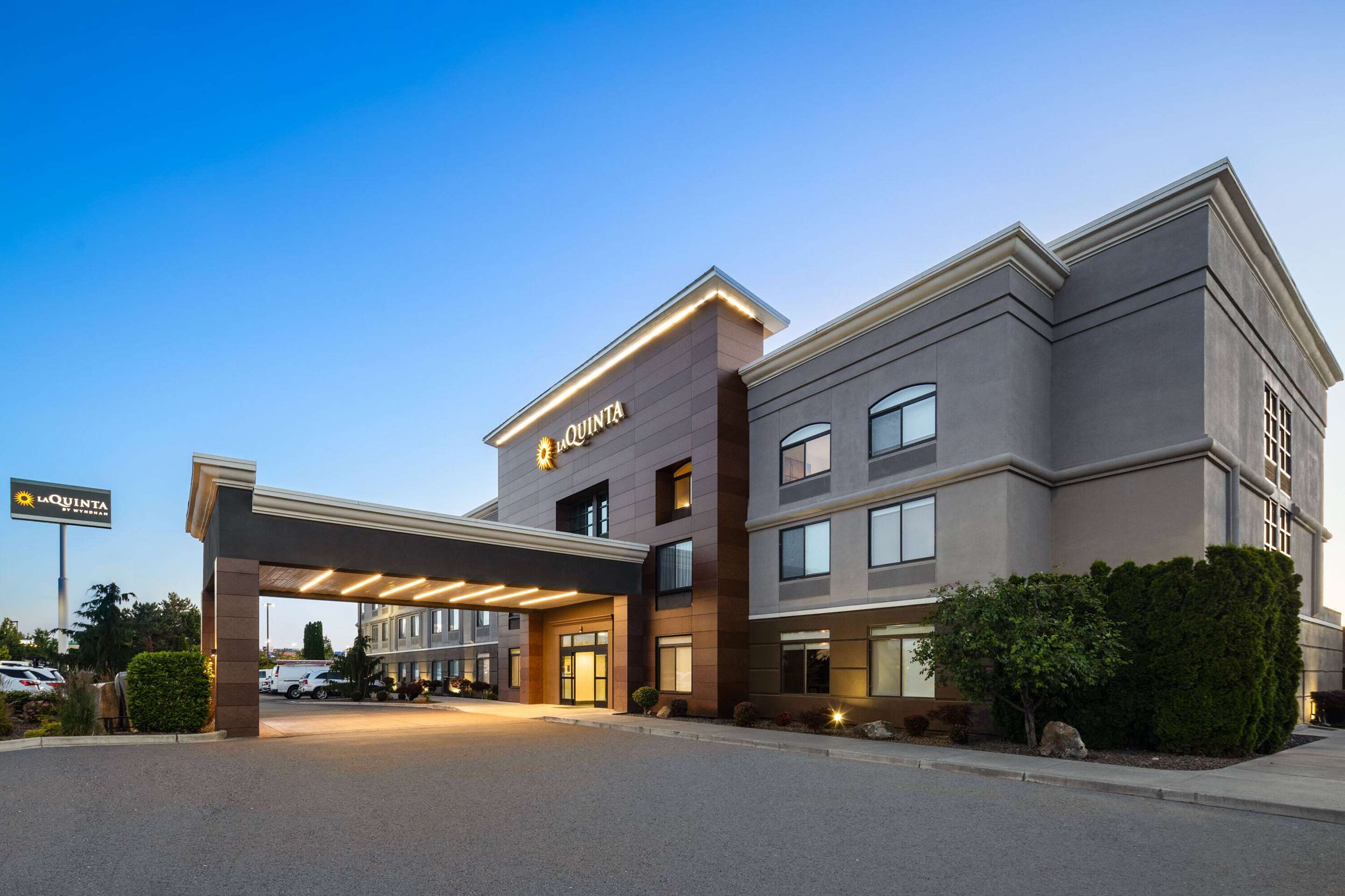 Exterior | La Quinta Inn & Suites by Wyndham Kennewick
