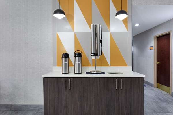  - La Quinta Inn & Suites Central Tampa