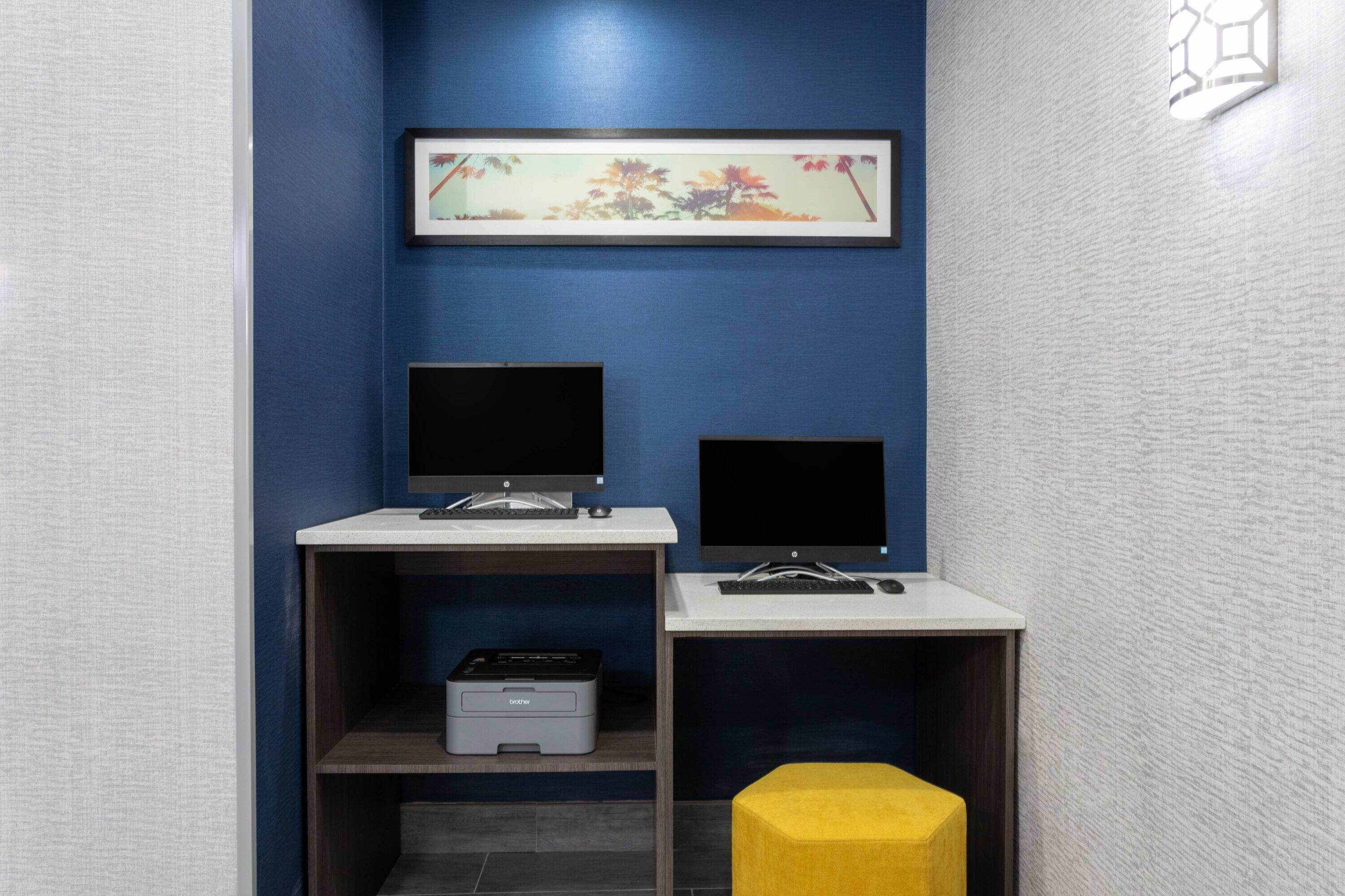 Business Center | La Quinta Inn & Suites by Wyndham Tampa Central