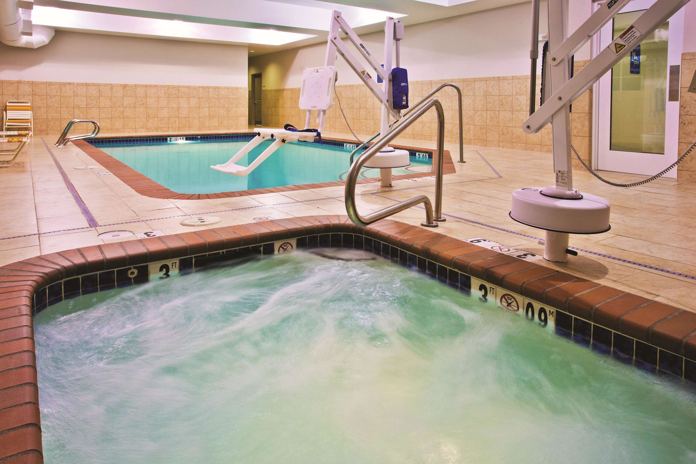 Pool | La Quinta Inn & Suites by Wyndham Bellingham