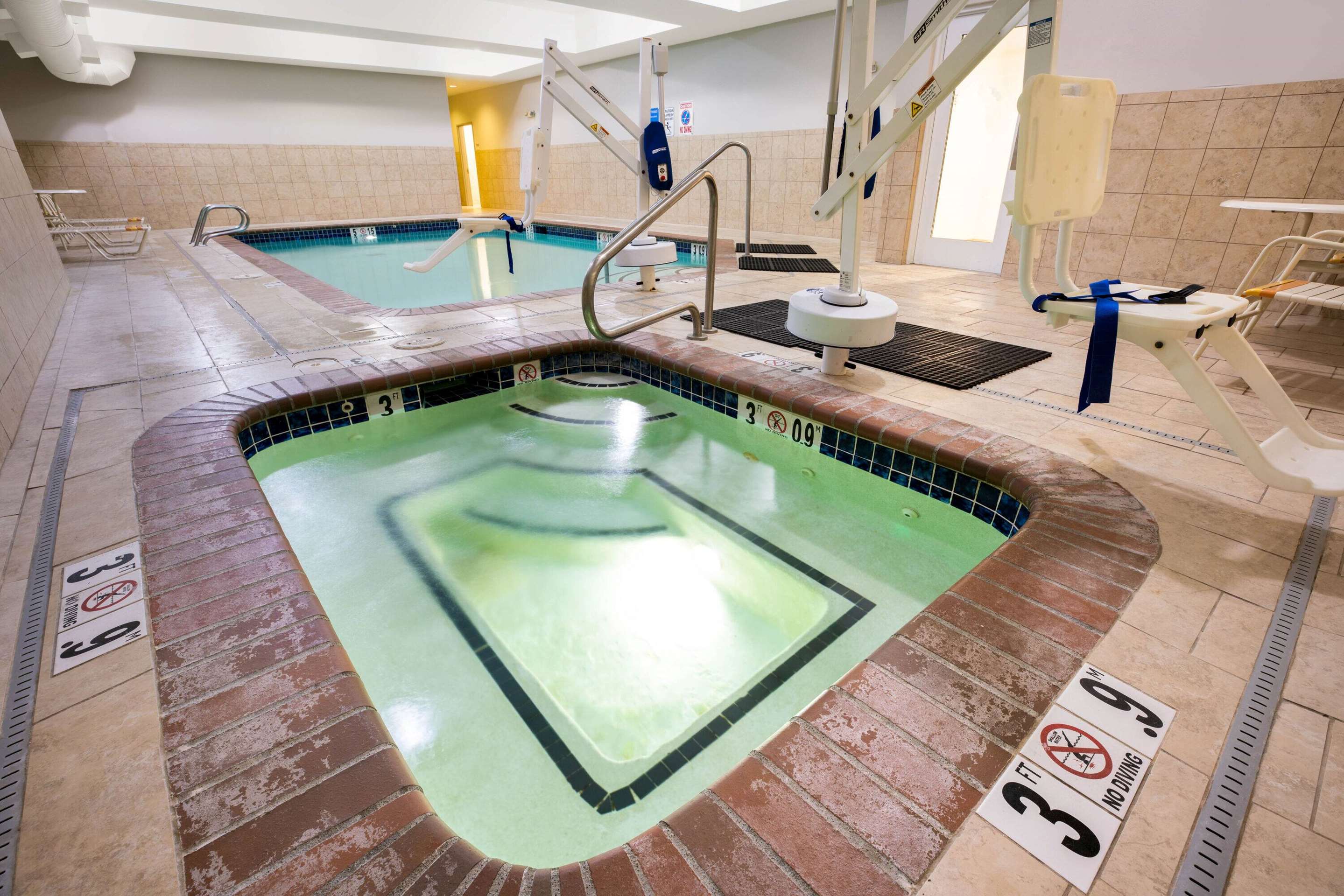 Pool | La Quinta Inn & Suites by Wyndham Bellingham