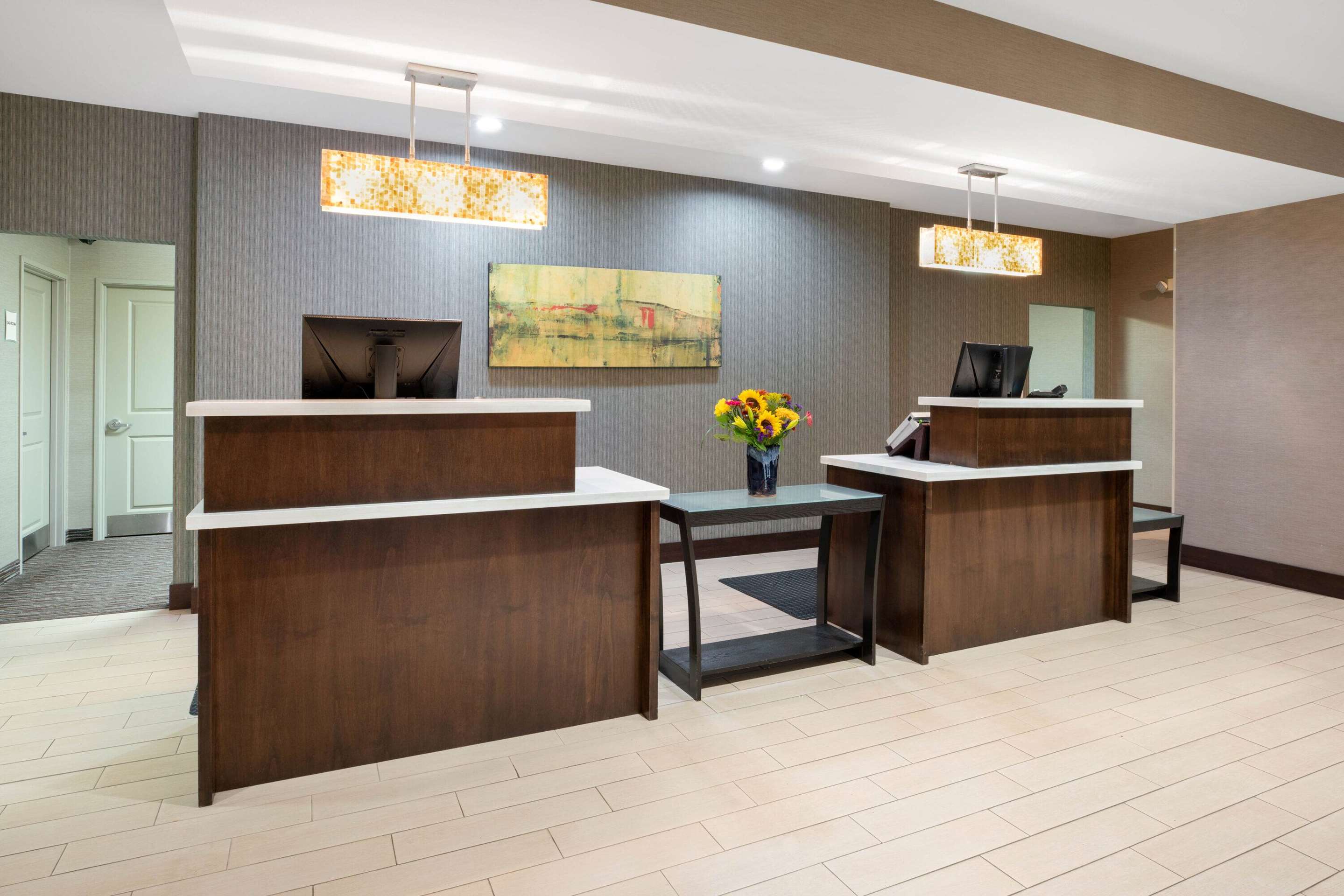 Lobby | La Quinta Inn & Suites by Wyndham Bellingham