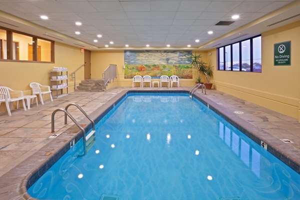 Pool - La Quinta Inn & Suites Salina - I-70, Exit 252