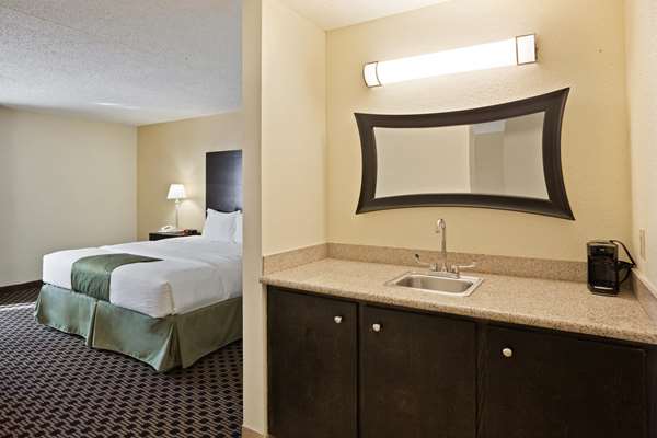 Suite - La Quinta Inn & Suites Salina - I-70, Exit 252