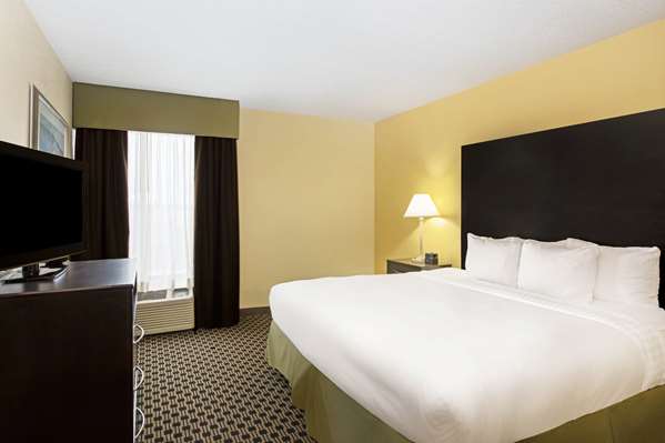 Suite - La Quinta Inn & Suites Salina - I-70, Exit 252