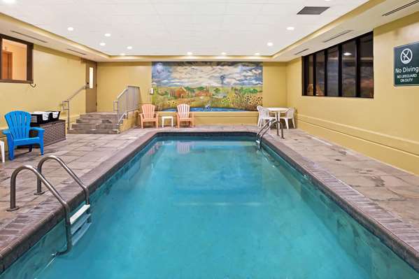 Pool - La Quinta Inn & Suites Salina - I-70, Exit 252