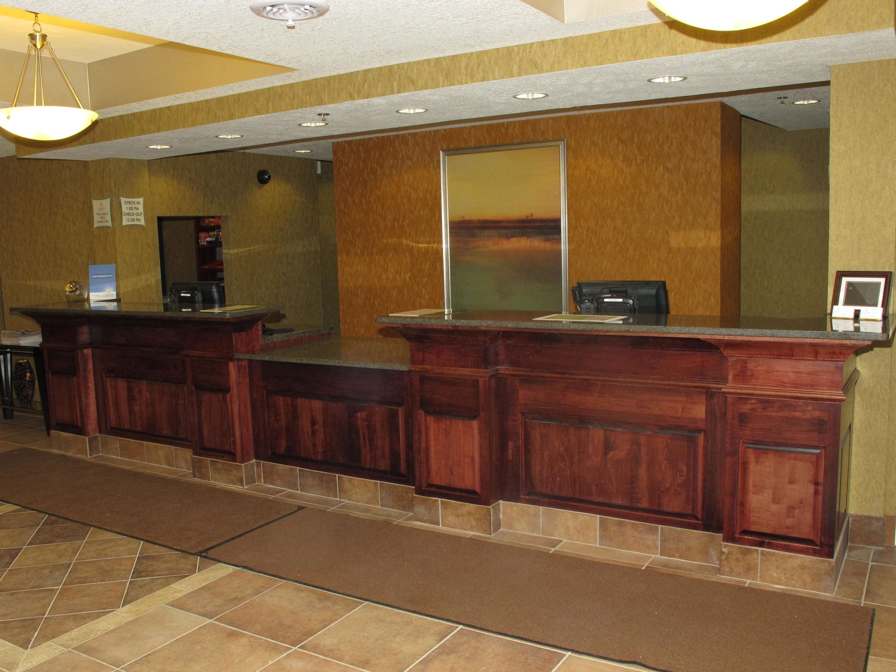 Lobby | La Quinta Inn & Suites by Wyndham Bismarck