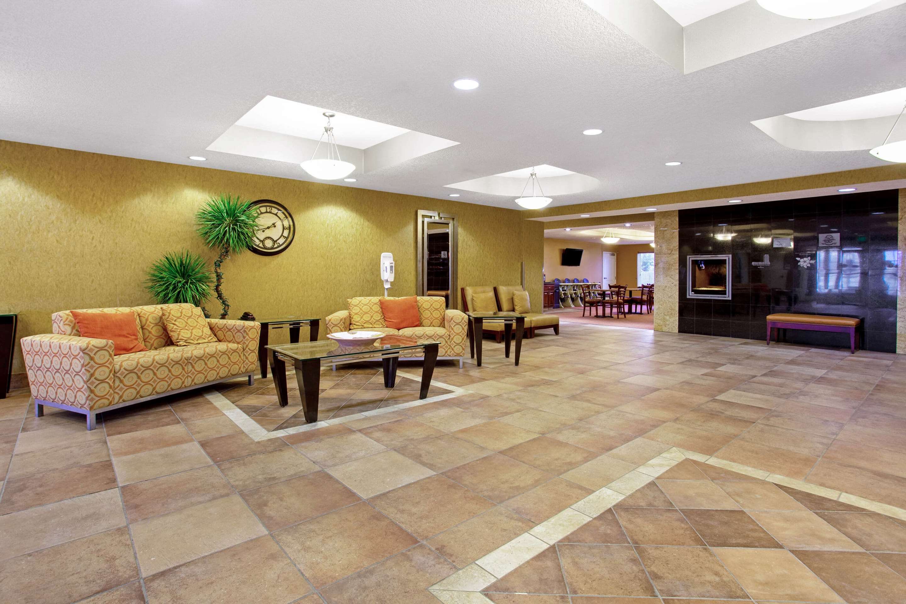 Lobby | La Quinta Inn & Suites by Wyndham Bismarck